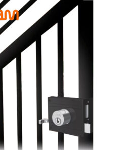 Procurando por segurança e estilo para o seu portão? Apresentamos a Fechadura Portão 701/100 Preto Fosco da renomada marca STAM com espelho inox.